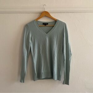 Ann Taylor 100% cashmere v-neck sweater